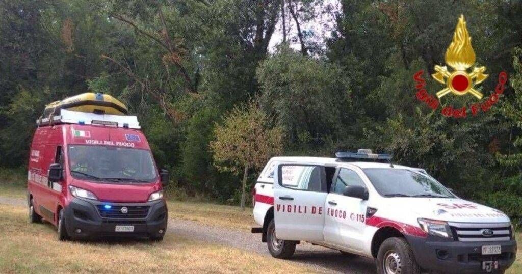 Milano, donna in difficoltà salvata dopo un tuffo alla Cava Cabassi: maxi intervento dei vigili del fuoco Milano intervento