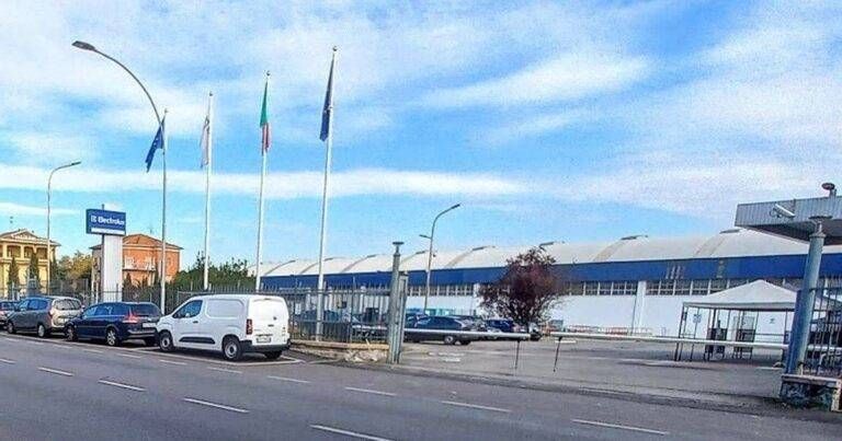 Electrolux Solaro, resta l’incognita sui lavoratori: “Chiediamo all’azienda di trovare una soluzione che salvaguardi il maggior numero possibile di persone” Electrolux Solaro