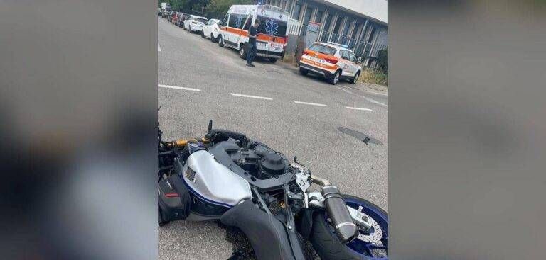 Lainate, incidente tra auto e moto, 32enne portato in ospedale incidente auto moto lainate