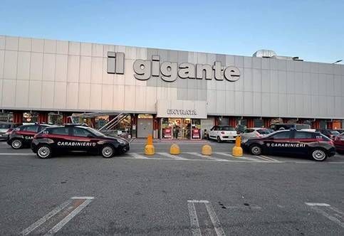 Arrestati i rapinatori del Gigante di Paderno: accusati anche di tentato omicidio a Cinisello | VIDEO photo 2026 07 17 11 35 26