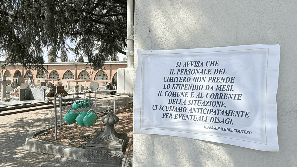Paderno, i 7 lavoratori dei cimiteri in protesta: “Senza stipendi da mesi” protesta cimiteri paderno 1024x576