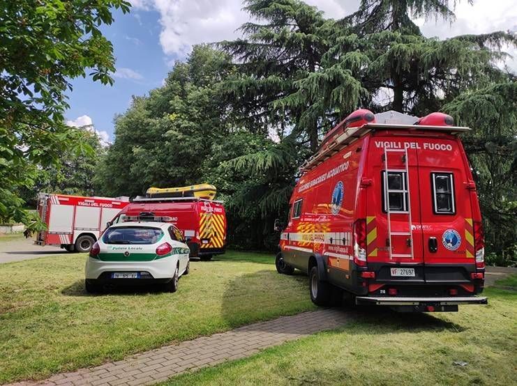 Tragedia nel fiume Adda: muore lo zio mentre salva il nipote di 4 anni sommozzatori