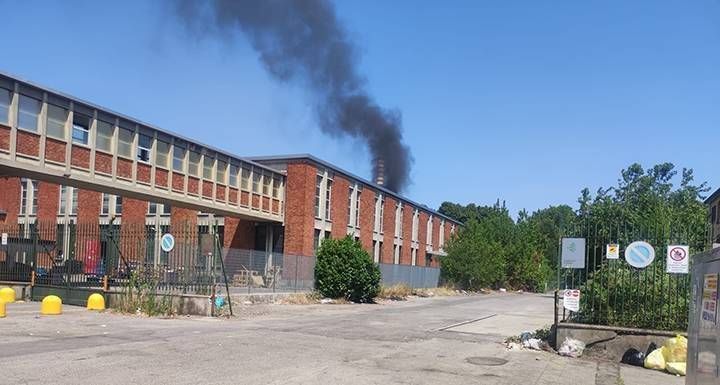 Ancora un incendio all’ex Snia di Varedo: alta colonna di fumo nero | VIDEO varedo.jpg
