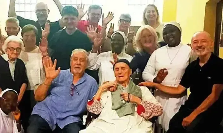 Garbagnate piange don Germano Celora: è morto lo storico sacerdote della Pertini Garbagnate festeggia don Germano 1024x515 1