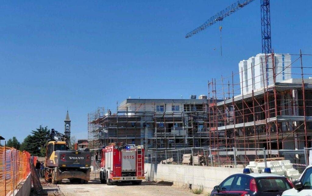 Operaio di 55 anni morto sul lavoro in un cantiere di Origgio Origgio incidente cantiere morto