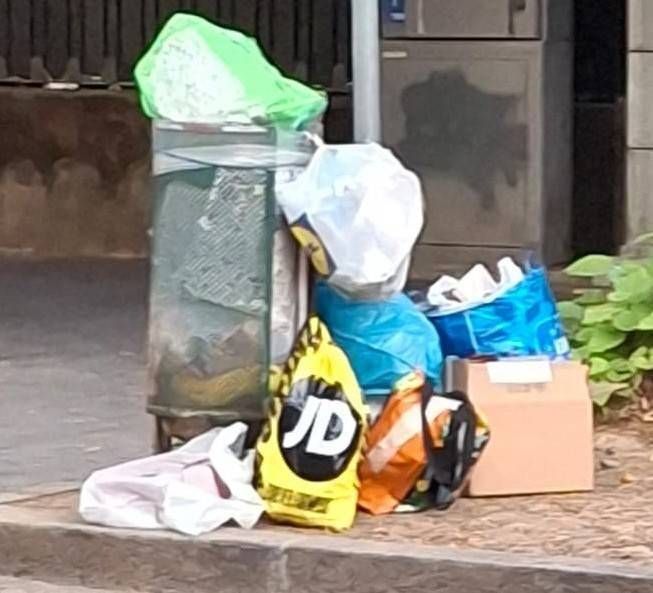 Cestini strapieni, controlli e multe a Caronno cestino 2