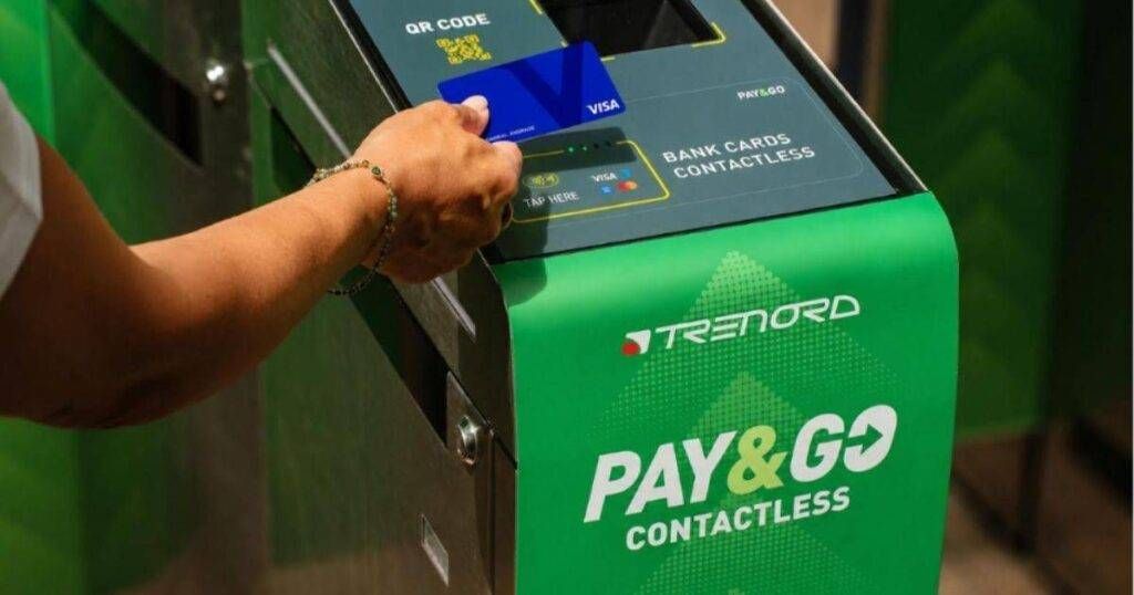 Trenord, Pay&Go arriva sulla Milano-Varese-Laveno: biglietto contactless con carta e smartphone Trenord biglietto contactless