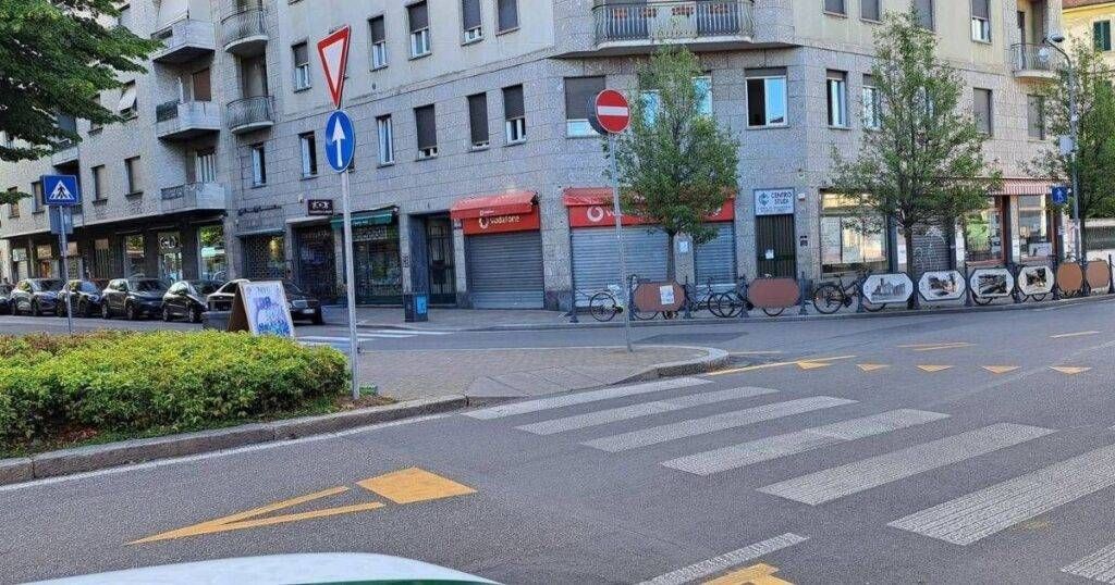 Saronno, nuova viabilità in piazza Cadorna: la sperimentazione continua fino al 31 agosto Saronno piazzale Cadorna