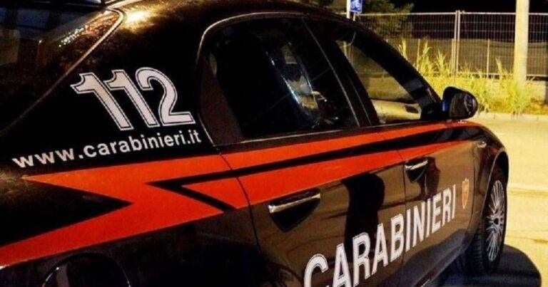 Saronno, uomo si barrica in casa e minaccia di darsi fuoco: condominio evacuato per tre ore Saronno casa minaccia