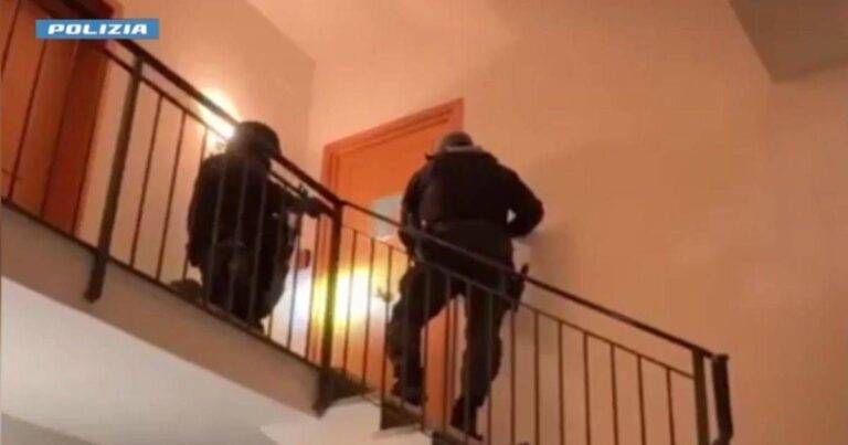 Milano, estradato dall’Olanda un 23enne turco: accusato di associazione criminale e traffico di armi Milano Olanda turco