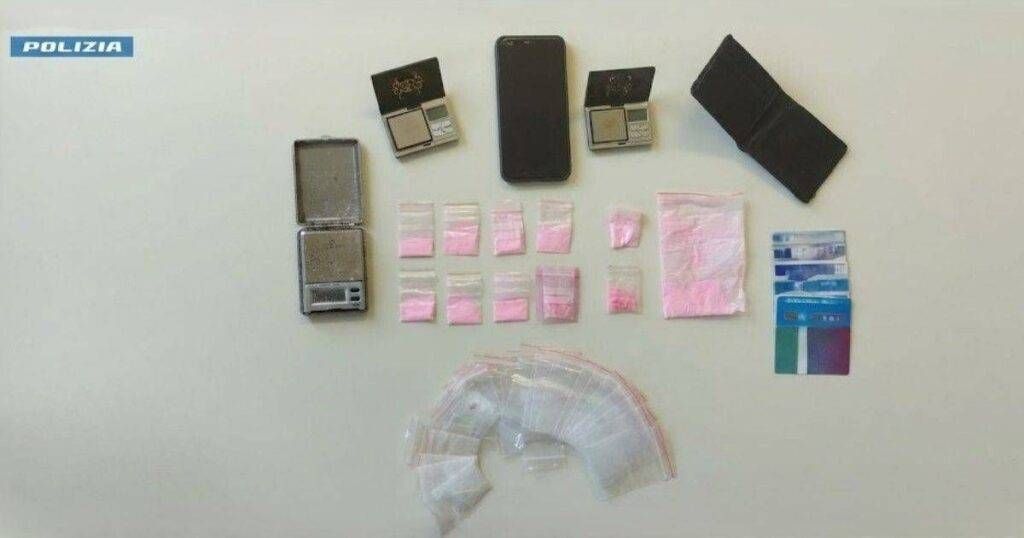 Gallarate, arrestato con cocaina rosa dopo un furto al supermercato: sequestrati droga e bilancini Gallarate arrestato
