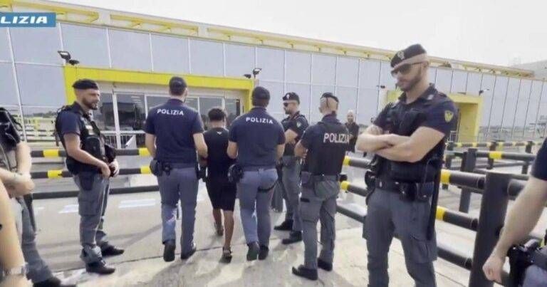 Milano Malpensa, due egiziani espulsi con un volo charter per Il Cairo: operazione coordinata da Frontex Milano Malpensa espulsi