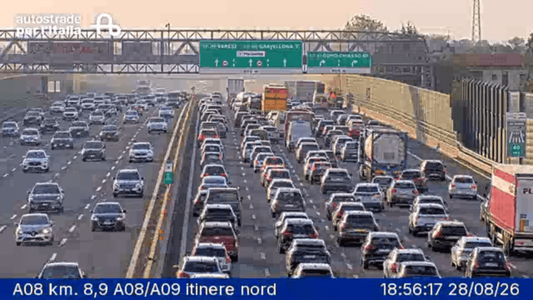 Incendio sull’A8 all’uscita di Arese, in direzione Como videoframe 3498 768x432