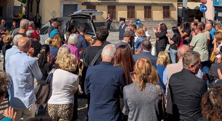 L’addio commosso di Cogliate a Tony, il meccanico buono che aveva conquistato tutti Cogliate tony funerali addio