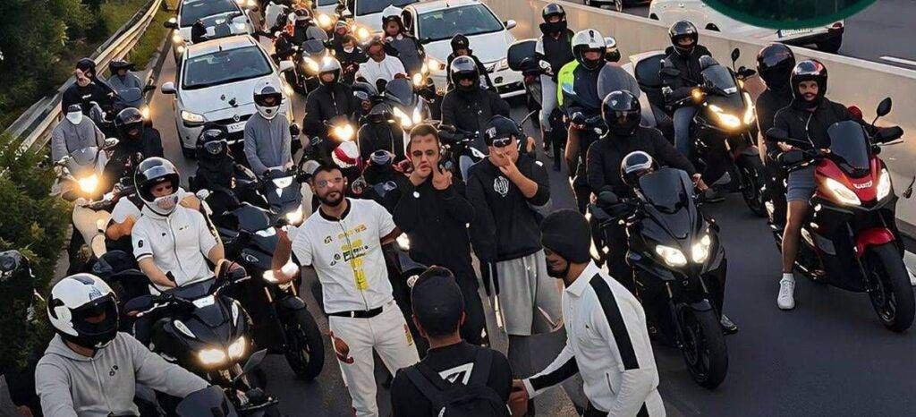 Milano-Meda in tilt nell’ora di punta: il video non autorizzato del rapper scatena la bufera MIlano Meda Bloccata video