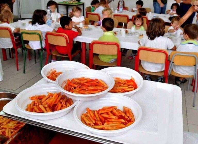 Senago, bambini esclusi dalla mensa perché non iscritti al servizio Senago bambini esclusi mensa