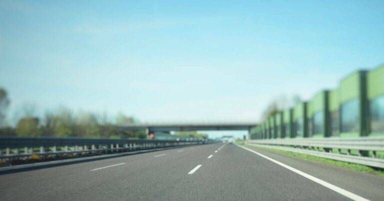 Saronno, da un camion cadono scarti di macellazione sulla carreggiata dell’A9 Saronno scarti macellazione a9