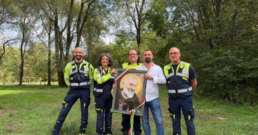 Dalla Puglia il grazie ai volontari del Parco delle Groane con un quadro di San Pio Groane Puglia
