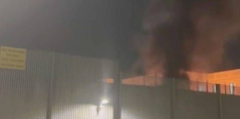 Bollate, grosso incendio nel carcere: vigili del fuoco in azione – VIDEO Bollate carcere incendio