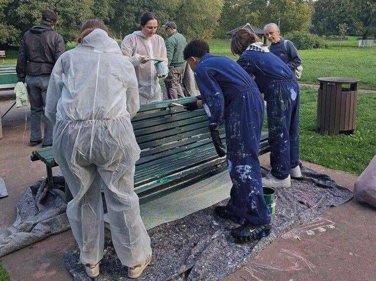 Bollate, dipendenti Syensqo, studenti e “restauratori” al lavoro insieme Bollate Syensqo studenti lavoro