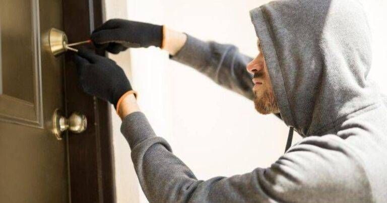 Saronno, ladri in azione nel centro, danni a un bar durante la notte Saronno ladri centro