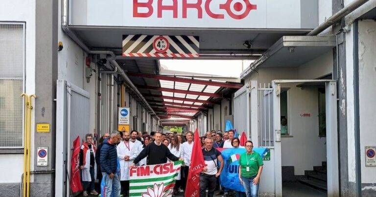 Barco a Saronno, a rischio licenziamento 46 dipendenti Barco Saronno licenziamento
