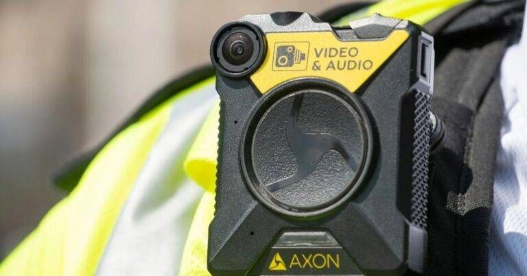 Aggressioni negli ospedali, in Lombardia arrivano 300 bodycam per medici e infermieri aggressioni ospedali bodycam
