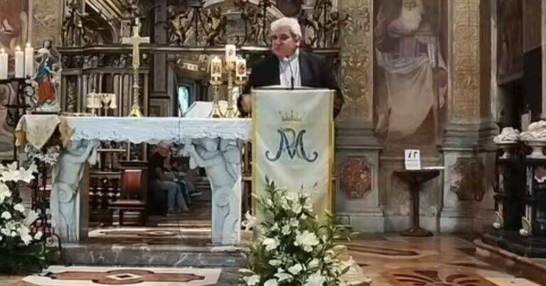 Saronno, sorpresa al Santuario: il vescovo Raimondi tra i fedeli per la Madonna che scioglie i nodi Saronno sorpresa santuario