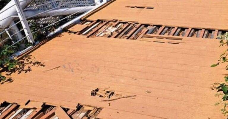 Arese, ponte ciclopedonale in condizioni pietose: a chi tocca la manutenzione? Arese ponte manutenzione