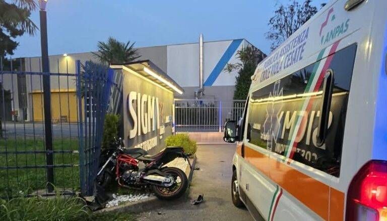 Ancora uno schianto in moto a Caronno sulla Varesina: 34enne in codice giallo incidente caronno moto varesina