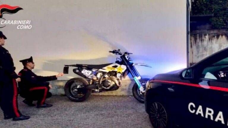 Turate, gli rubano la moto mentre lavora, i carabinieri la ritrovano e denunciano un 18enne moto rubata carabinieri