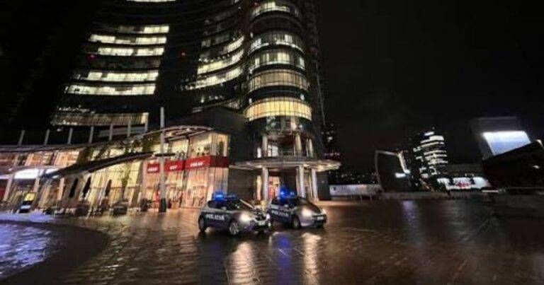Una serata di controlli della Polizia a Milano tra Garibaldi e Porta Venezia Serata controlli milano