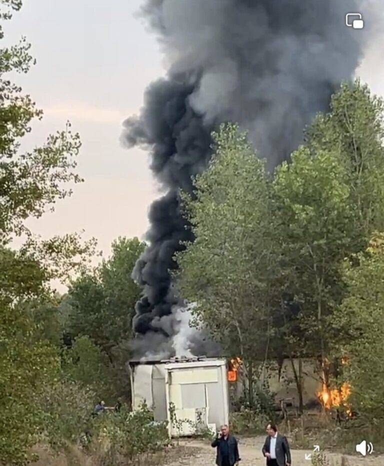 Sesto San Giovanni, alta colonna di fumo nero: incendio nell’area ex Falck Screenshot 20261006 140103 Facebook 1 768x932
