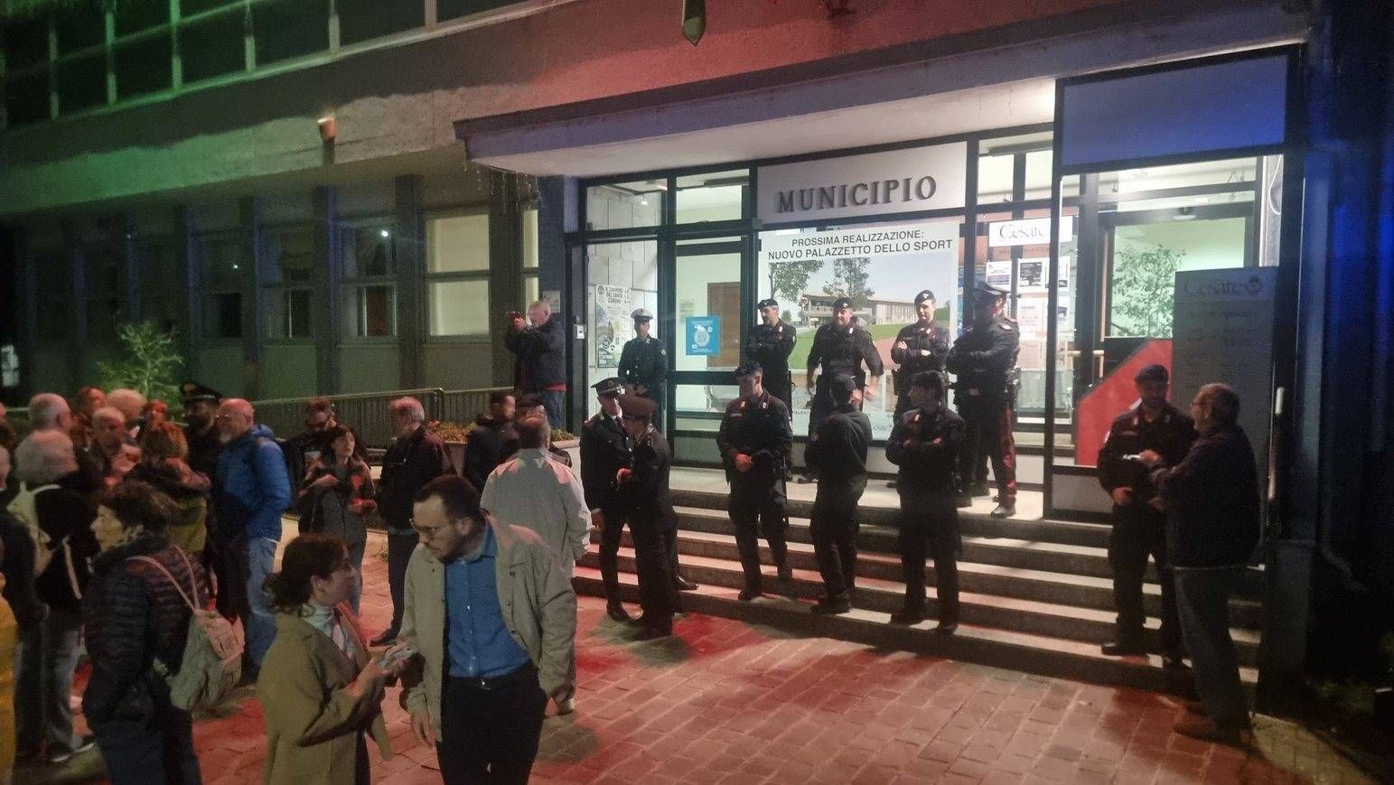 data center a cesate cittadini e opposizione applausi alle forze dell8217ordine ma critiche8230 da Ilnotiziario.net data center a cesate cittadini e opposizione applausi alle forze dell8217ordine ma critiche8230