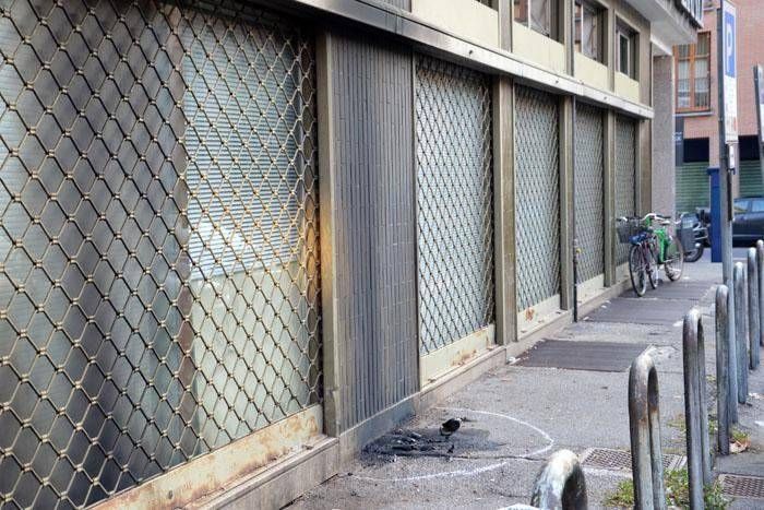 Attentato contro la Polizia locale di Paderno. Un nuovo lancio di “molotov” contro la sede comando