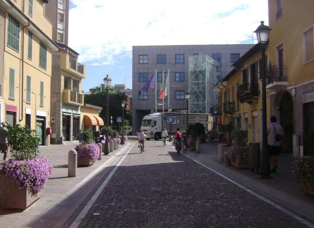 Tornano o no i bus in via Roma? via roma bollate 1024x744