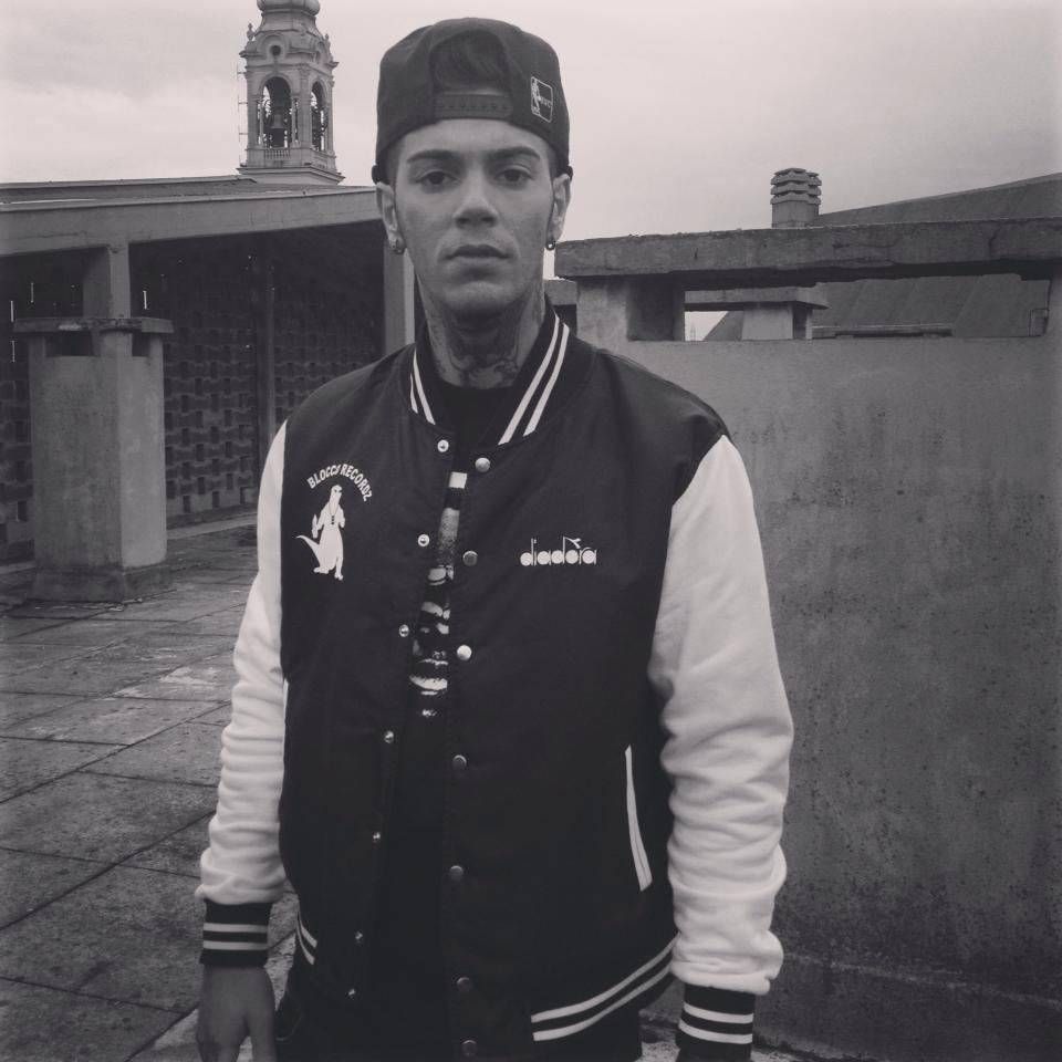 Emis Killa ha girato un video nelle case popolari di Bollate 1391957 634901186530610 1689960870 n