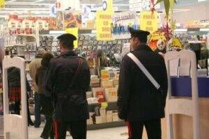 carabinieri-in-supermercato
