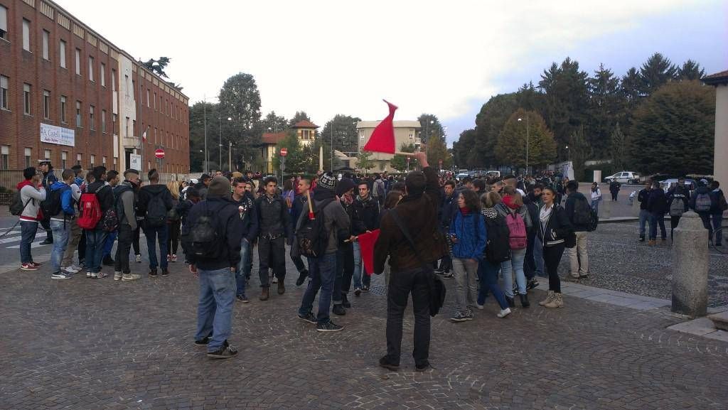 Saronno studenti manifestazione