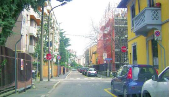 Attenti alla macchina scura: due ragazze aggredite a Bollate macchinascura