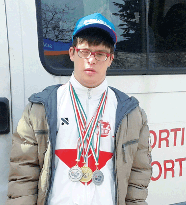 Claudio, oro nel nuoto agli Italiani della Federazione Sport Disabilità nuoto