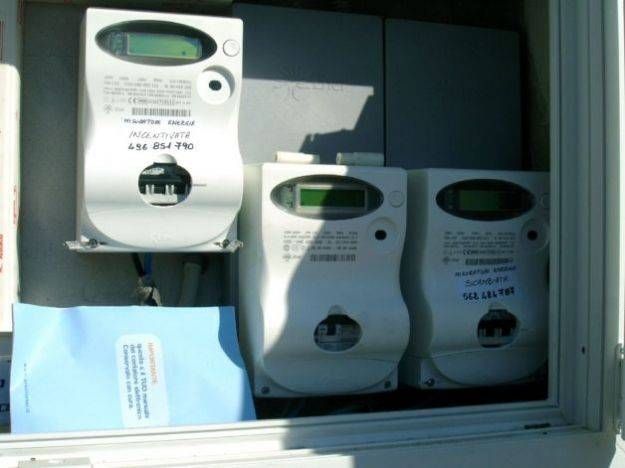 Compagnie elettriche siglano contratti all’insaputa degli utenti contatori