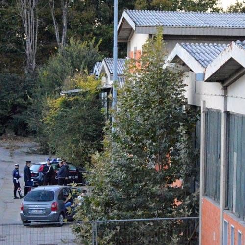 Sul tetto della ex fabbrica Paderno, precipita 16enne paderno precipitato