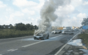 In-fiamme-automobile