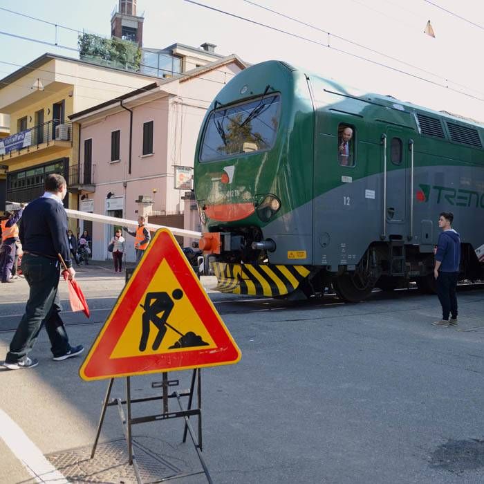 Guasto al passaggio a livello Paderno, code e caos in centro PL Paderno