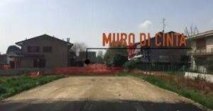 0804LazMuroDiCintaStrada