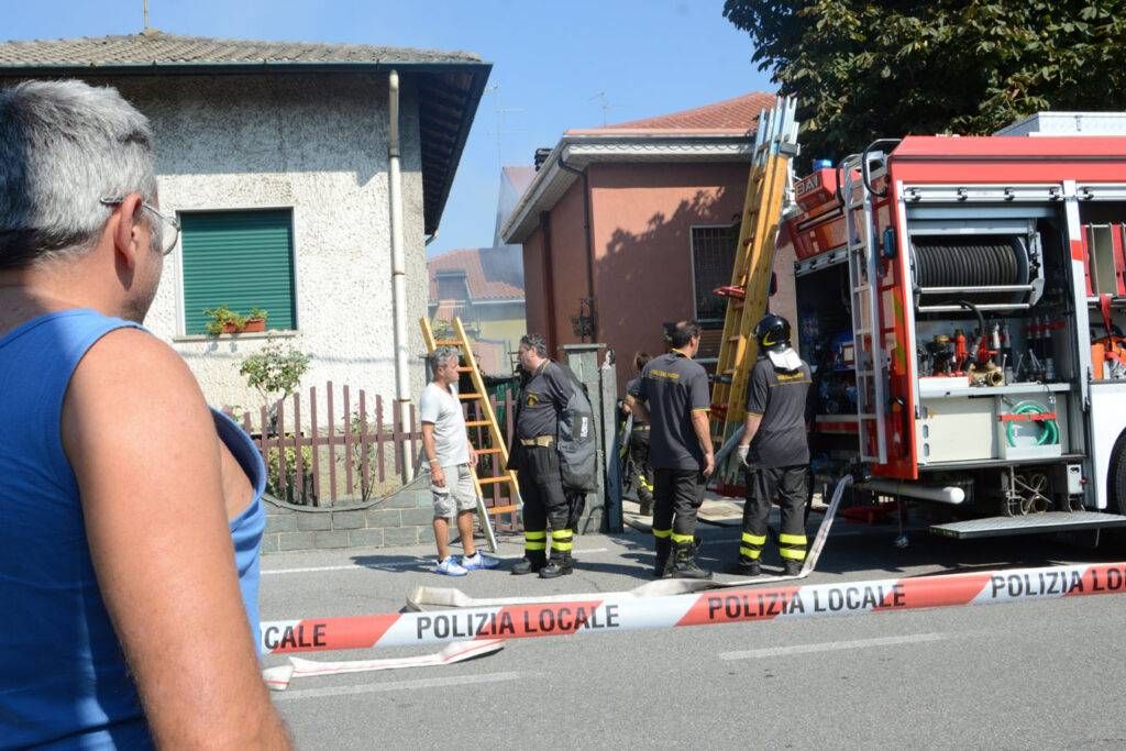 Paderno, colonna di fumo nero Brucia un box, in 20 evacuati incendio paderno 1024x683