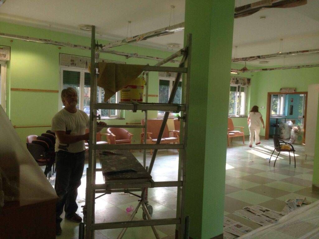 Limbiate, pennelli e vernici in mano: così i cittadini imbiancano il centro diurno 14482014 521977828000493 4035422318783214461 o 1024x768