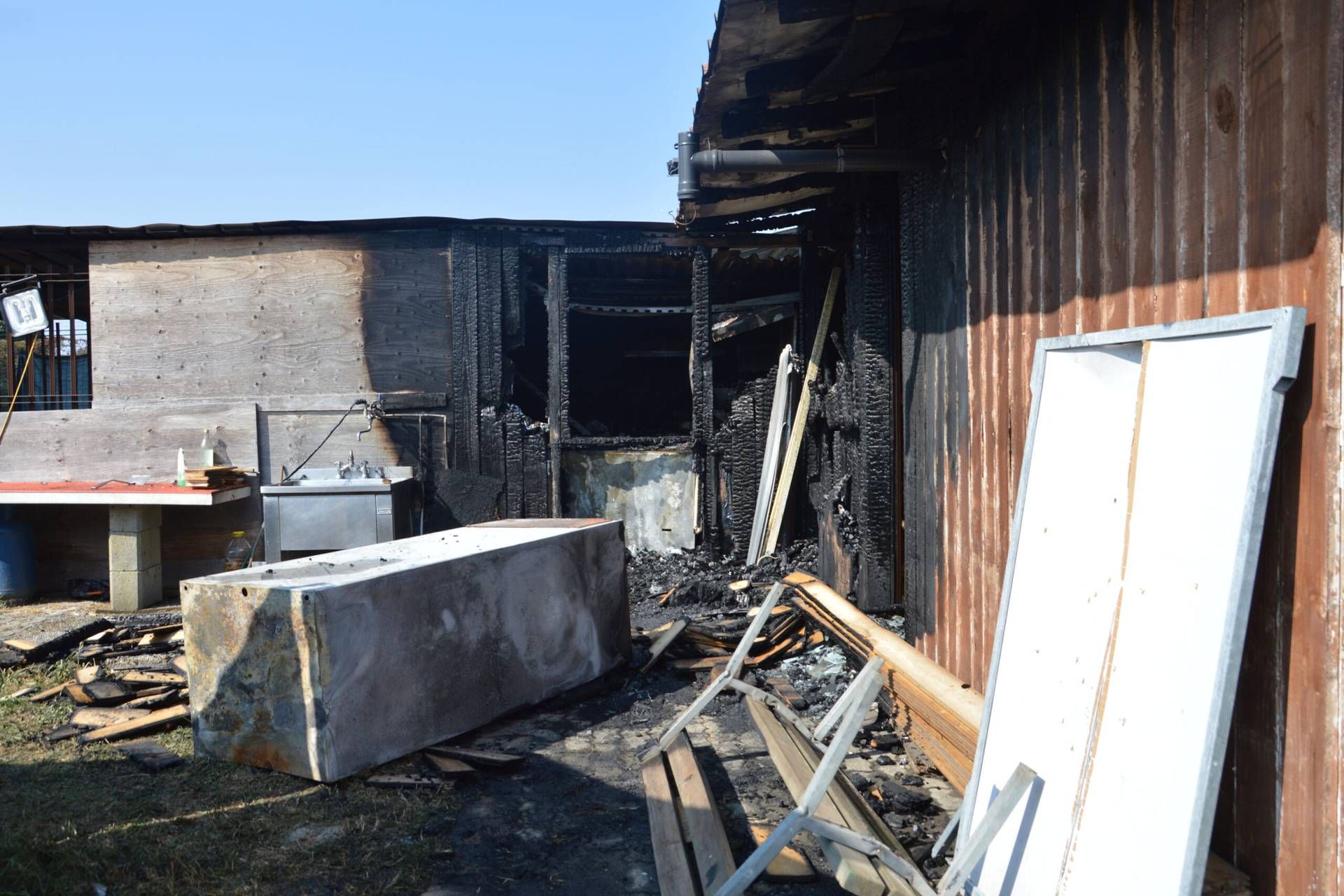 Brucia il bar del centro sportivo di Limbiate, tutta colpa di una friggitrice incendio limbiate scaled