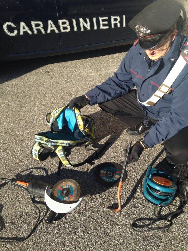 Svaligiava ville tra Gerenzano e Rovellasca: al fresco topo d’appartamento Furto in abitazione Rovellasca 1 768x1024